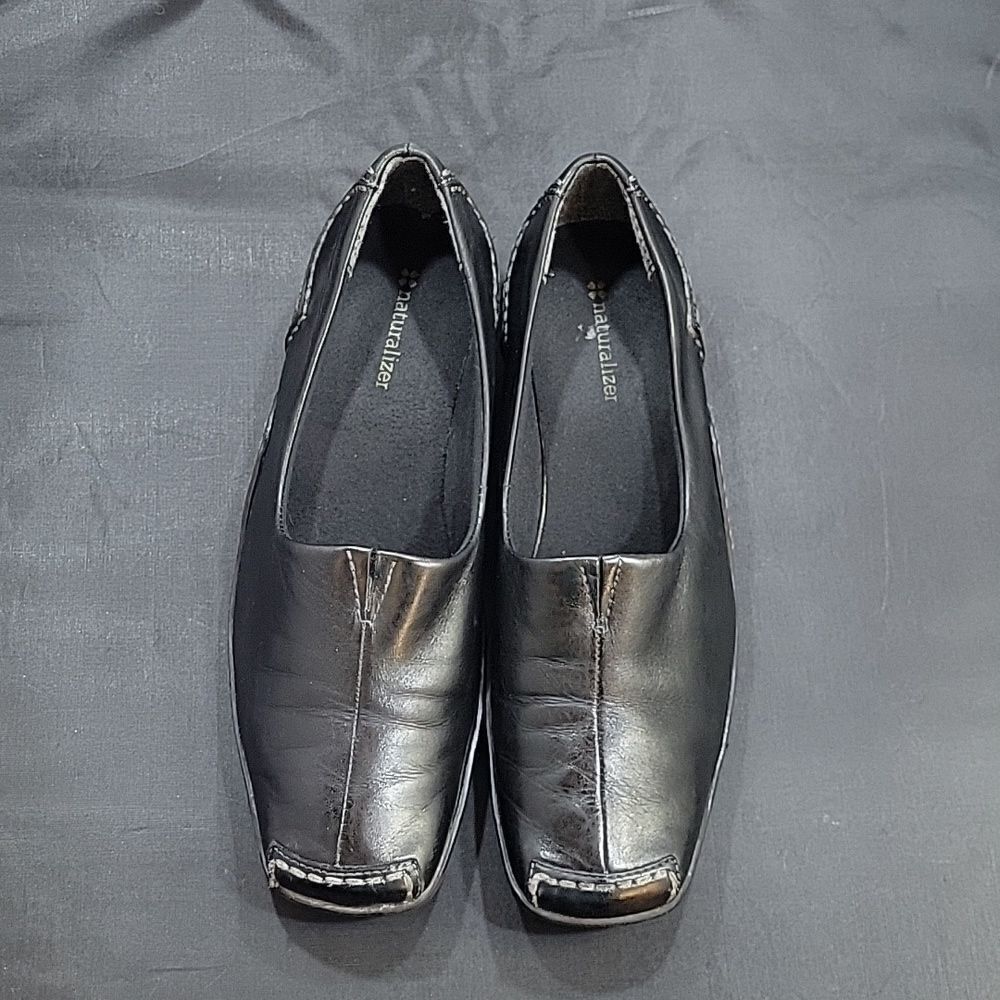 NATURALIZER SQUARE TOE SLIP-ON WOMEN"S LEATHER LOAFER